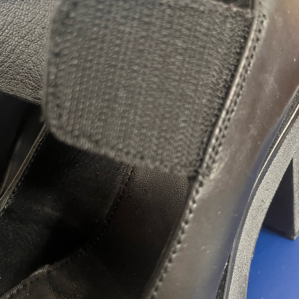 Vagabond Black Leather Platform Shoes
«Brooke» - Picture 13 of 15